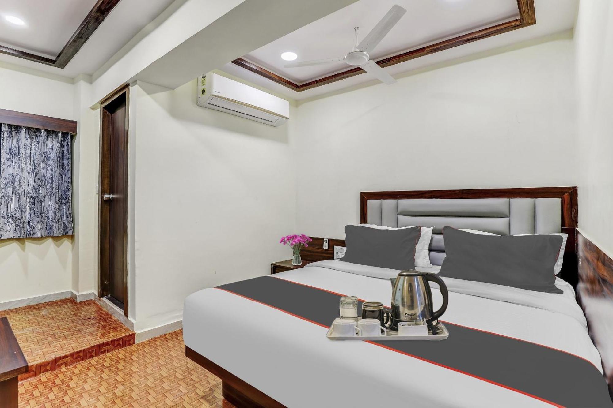 Hotel Collection O Laxmi Kuber Utrān Exterior foto