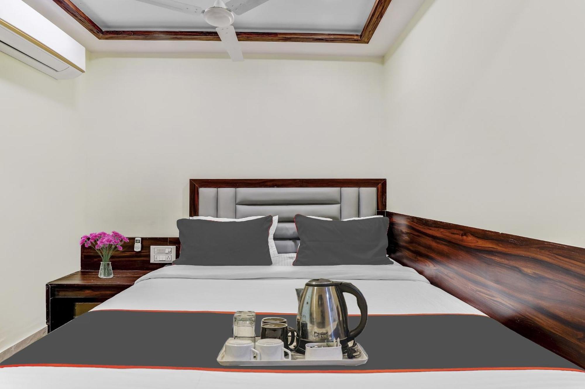 Hotel Collection O Laxmi Kuber Utrān Exterior foto