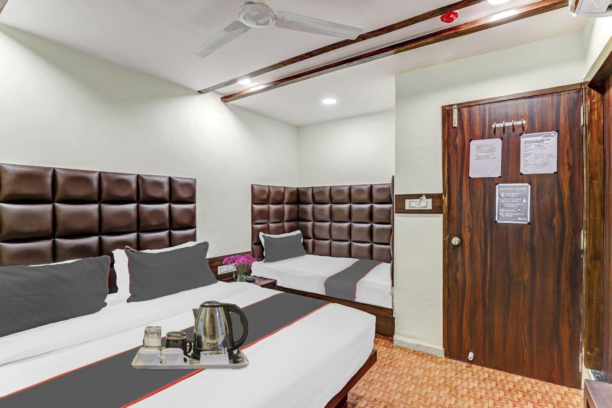 Hotel Collection O Laxmi Kuber Utrān Exterior foto